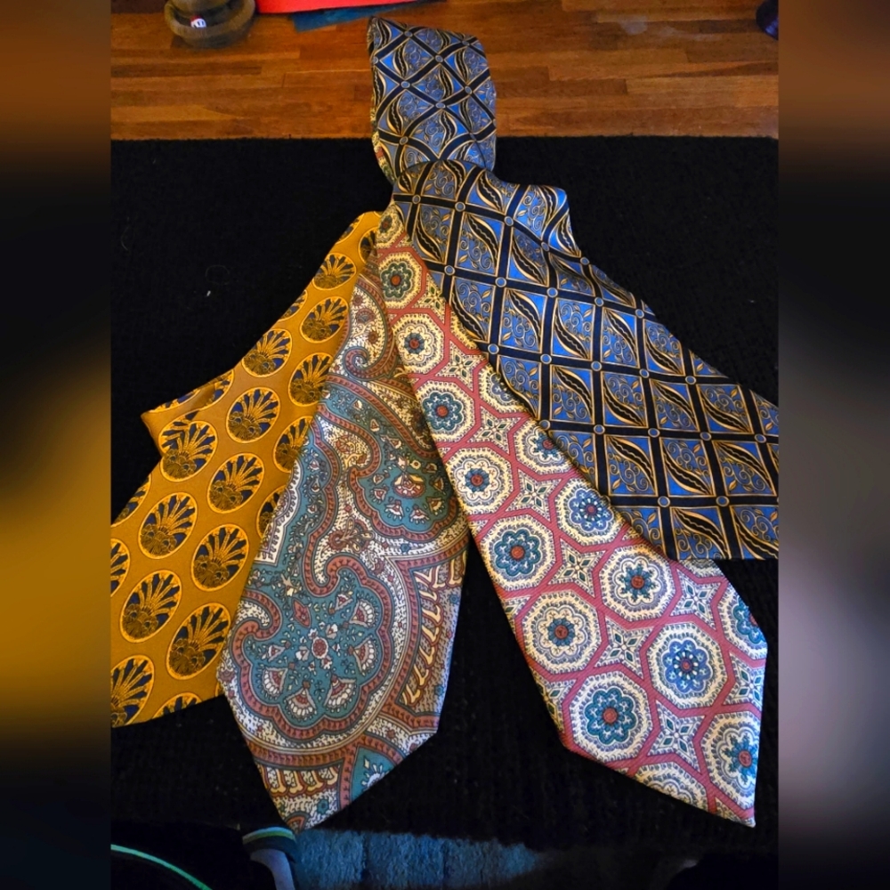 Elegant Patterned Silk Ties- High End Brand 4pk 2 Courreqe Homme, 2 Simon Copley